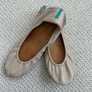 Tieks by Gavriell Women’s flats feather gray color